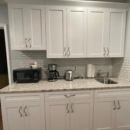 Twelve Oaks Modern Independent Apartment Тампа Экстерьер фото