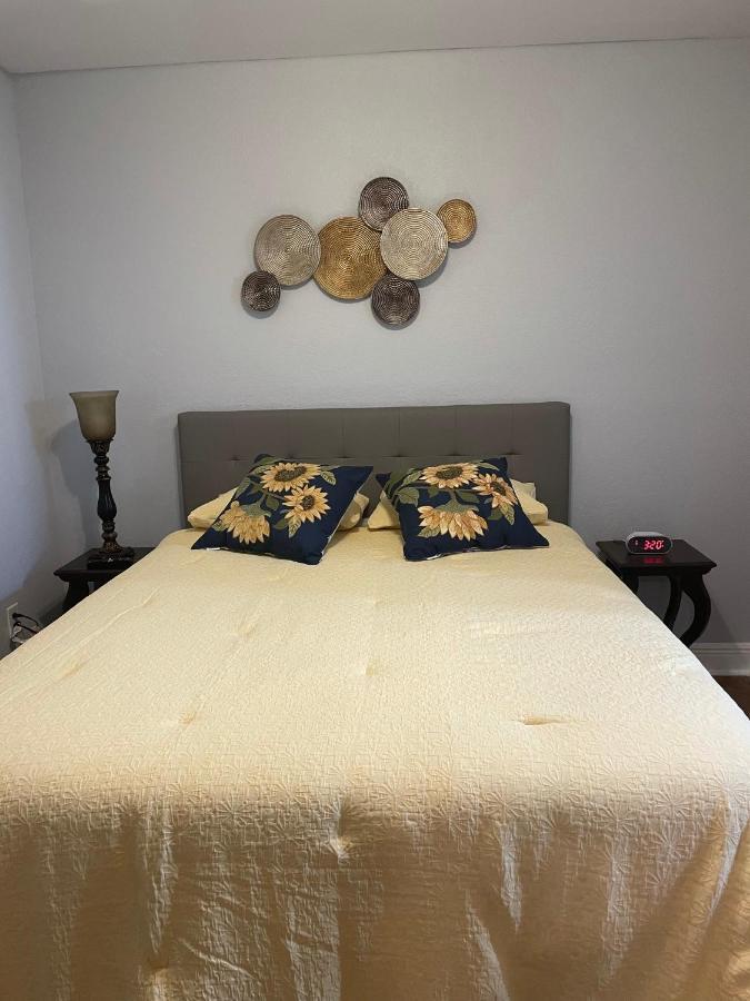 Twelve Oaks Modern Independent Apartment Тампа Экстерьер фото