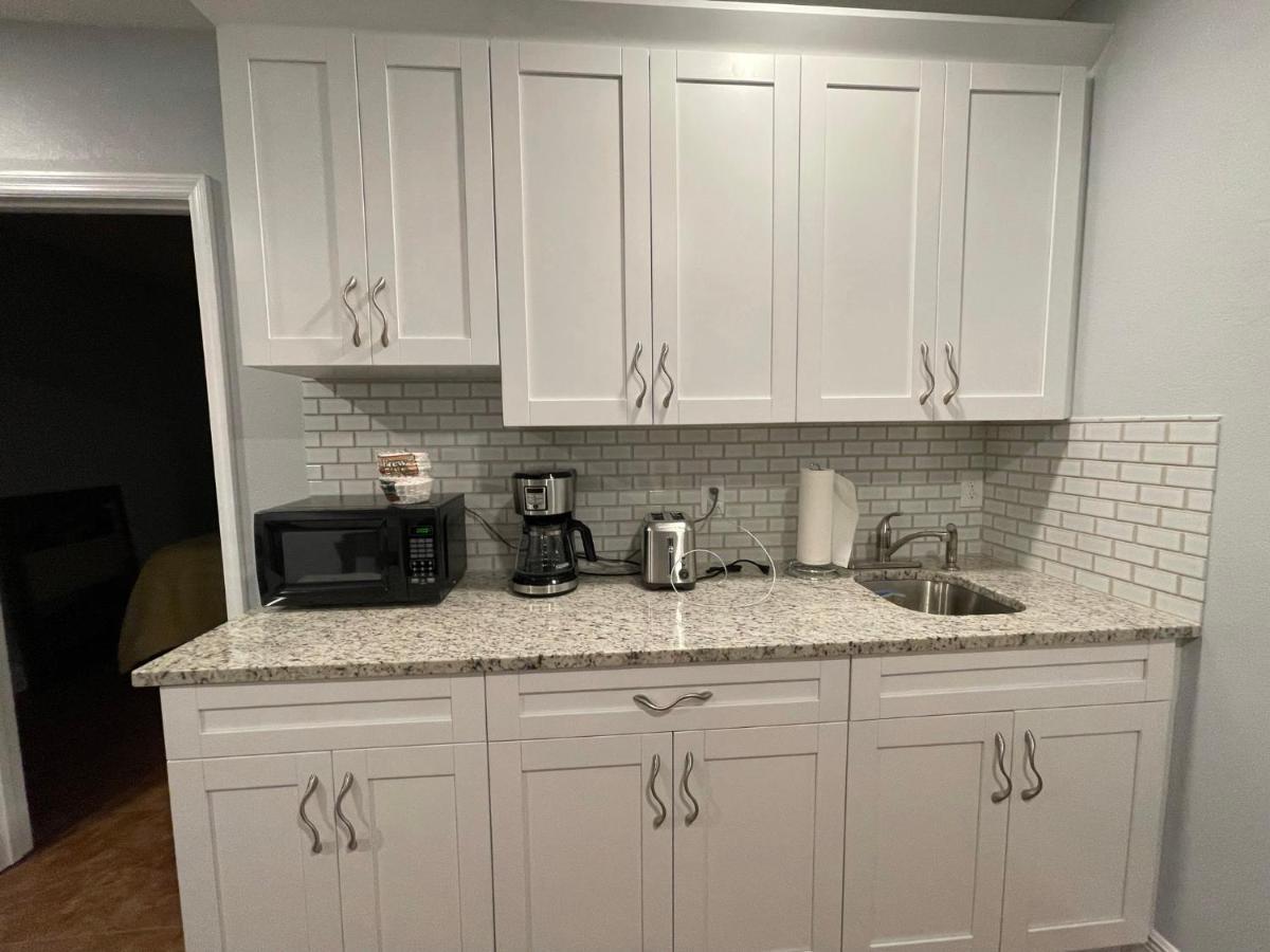 Twelve Oaks Modern Independent Apartment Тампа Экстерьер фото